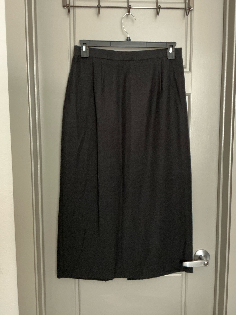 Vintage Black 3/4 Length Skirt Size 16 (Fits 12/14) 🖤